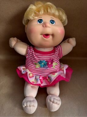 2015 Wicked Cool Toys Cabbage Patch Doll With Blond Hair Blue Eyes Diapers Dress